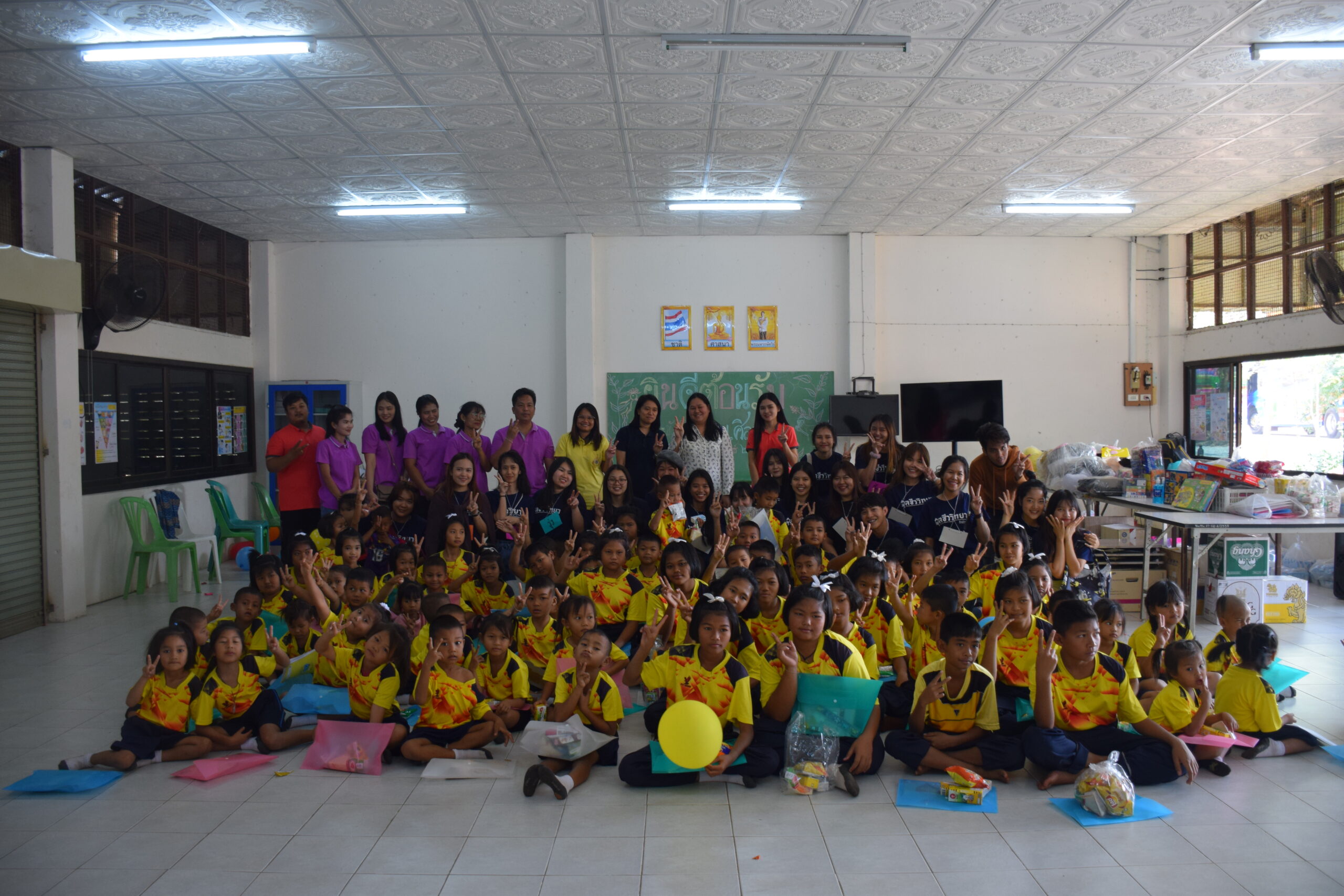 โครงการปันน้ำใจสู่รั้วโรงเรียน