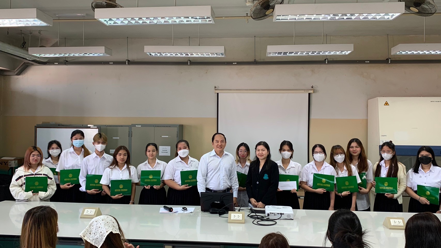 โครงการอบรมการใช้เครื่องมือทางจุลชีววิทยาเพื่อการทำโครงงานวิจัย